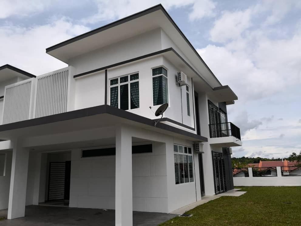 Johor Desaru Beach Bungalow Villas Kangkar Chemaran Екстер'єр фото